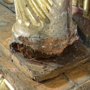 03_Detalle del estado de la base de una de las columnas, zona atacada por carcoma