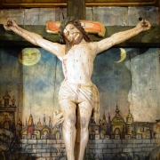 10_Imagen de Cristo crucificado una vez restaurada y eliminados los paneles de contrachapado del fondo