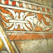 17_Detalle de pinturas situadas en el muro detrás del retablo